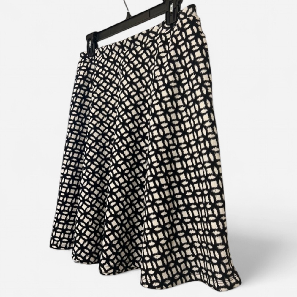 Chic Black and White Patterned Women's Skirt - Picture 5 of 6